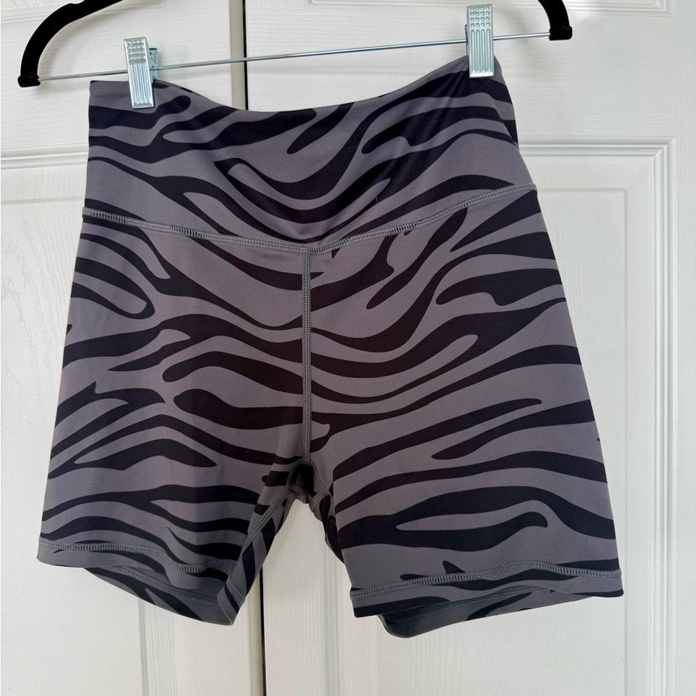 Zyia Zebra Print Women's Shorts tights bike shorts workout shorts Size Large